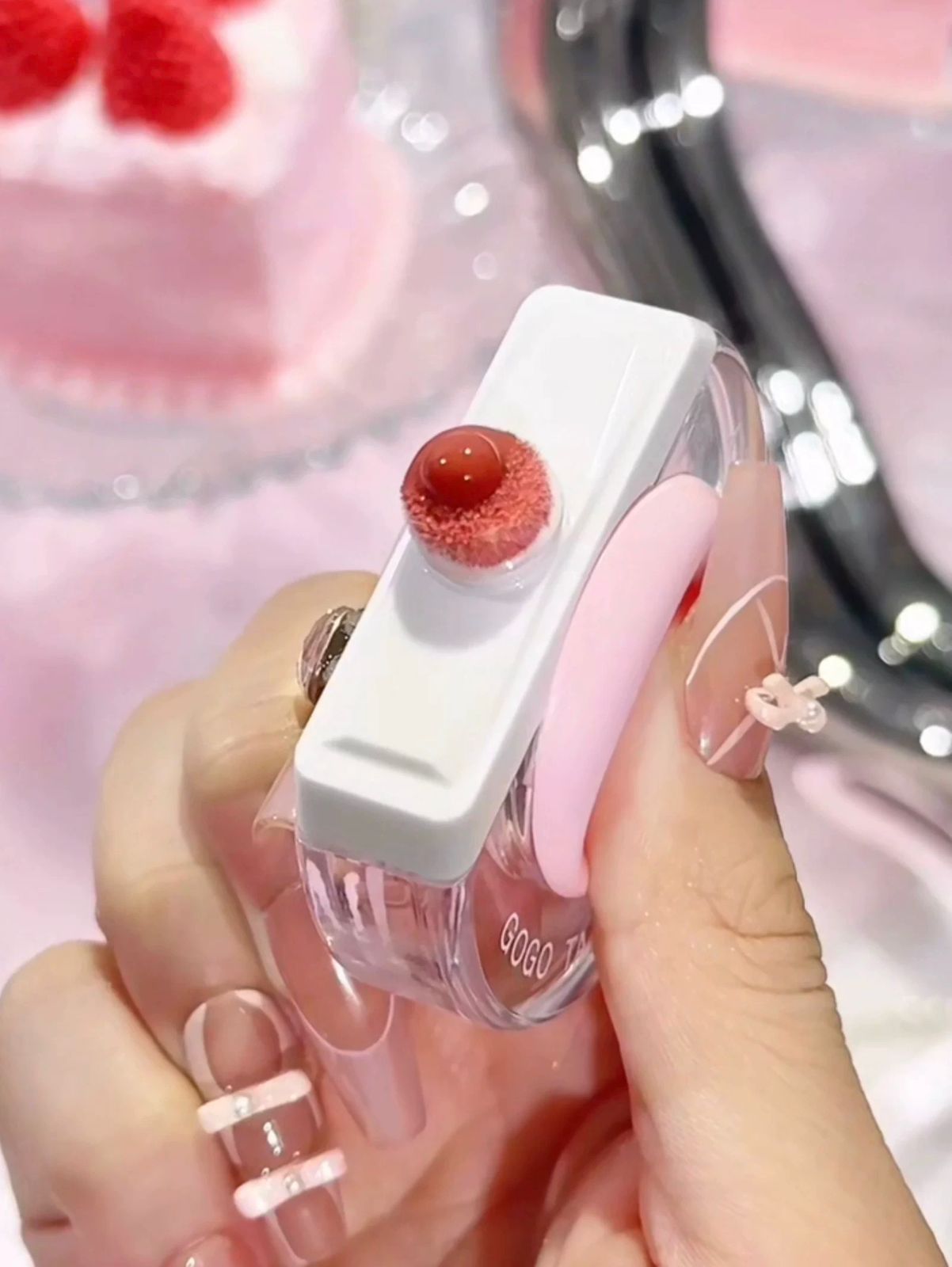 Squeeze lip gloss